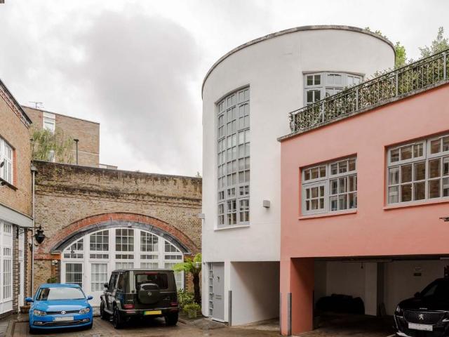 House for sale in Kew, Greater London