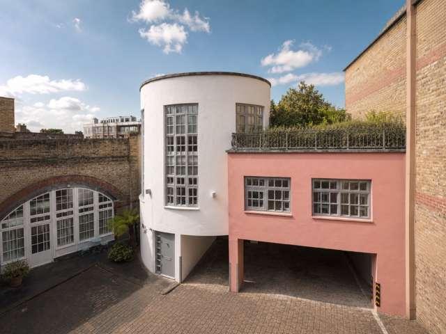 Townhouse for sale in Kew, Greater London