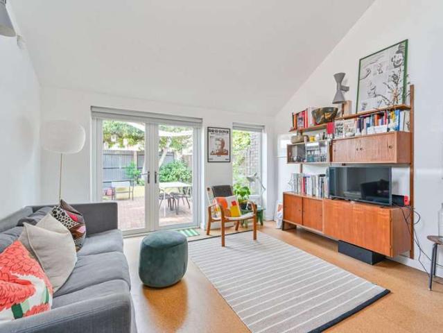 Townhouse for sale in Horn Park, Cat Hill