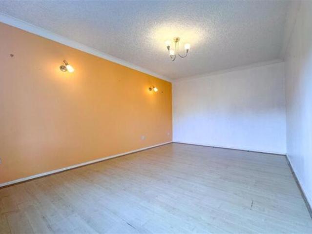 Townhouse for rent in Bilston, West Midlands