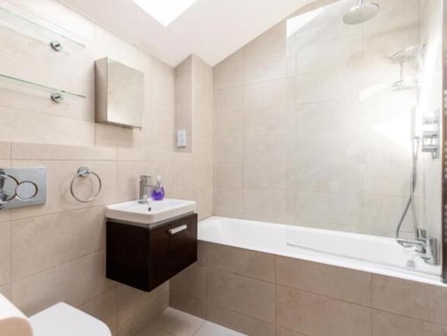 Townhouse for rent in Cat Hill