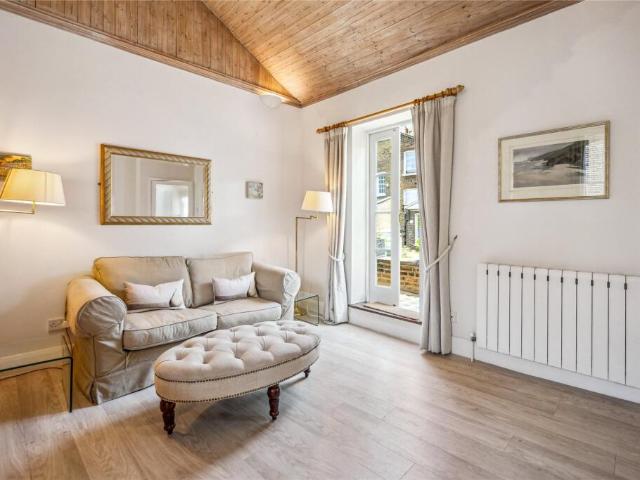 Townhouse for rent in Kensington