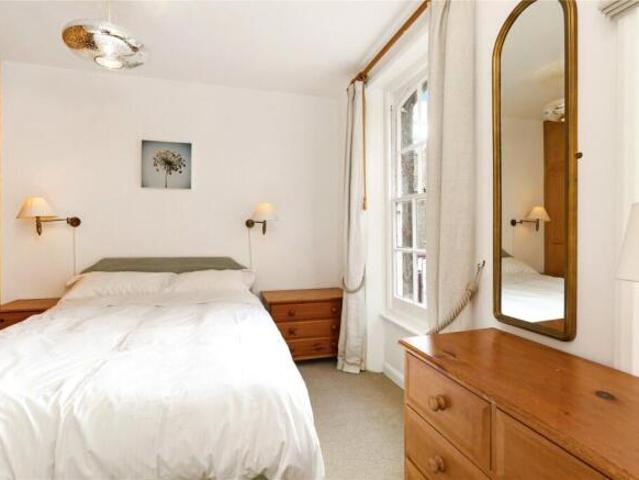 Townhouse for rent in Cat Hill