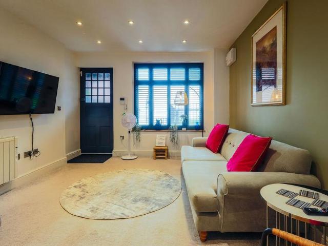 Apartment for rent in Penarth, Wales