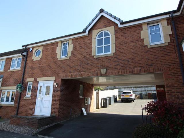 House for rent in Charlesworth