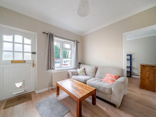 Apartment for rent in Row Town, Surrey
