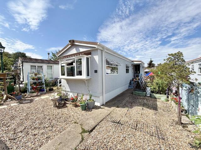 Park Home for sale in Heol-las, Surrey