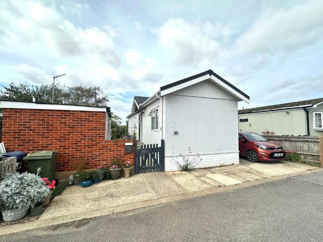 Park Home for sale in Chesham and Villages Community Board, Whelpley Hill