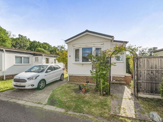 Park Home for sale in Heol-las, Surrey