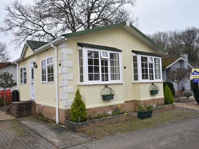 Park Home for sale in Ram Hill, Westerleigh