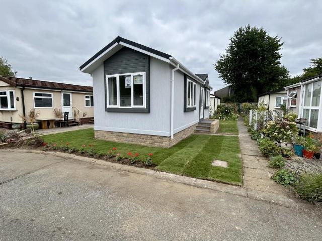 Park Home for sale in Broxbourne, Hertfordshire