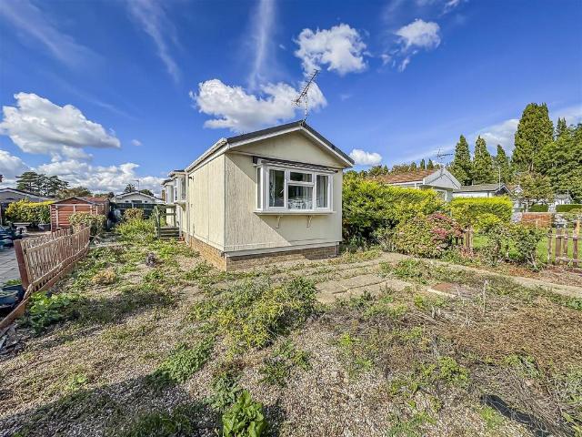Park Home for sale in Wexham, George Green