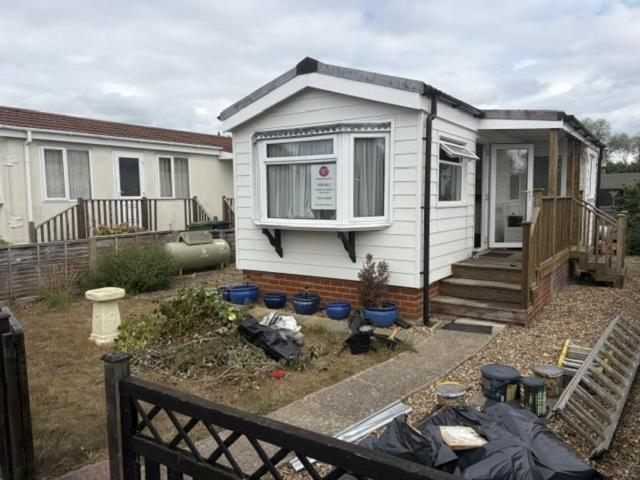 Park Home for sale in Lower Halliford, Surrey