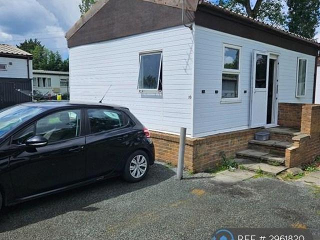 Park Home for rent in Highfields Caldecote, Arrington
