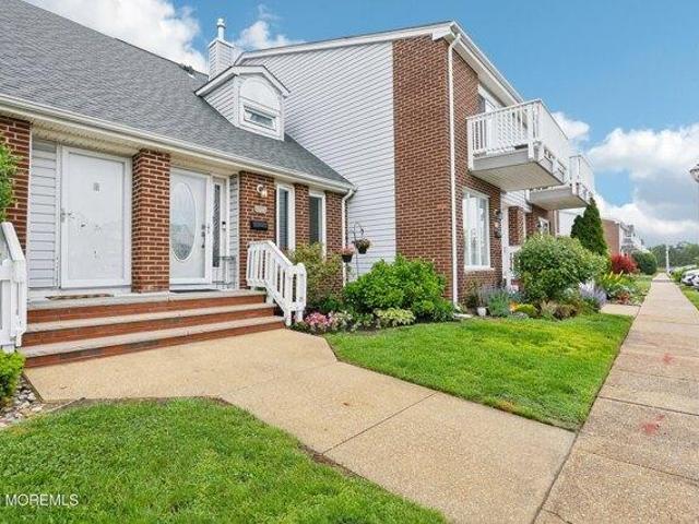 House for sale in Monmouth Beach
