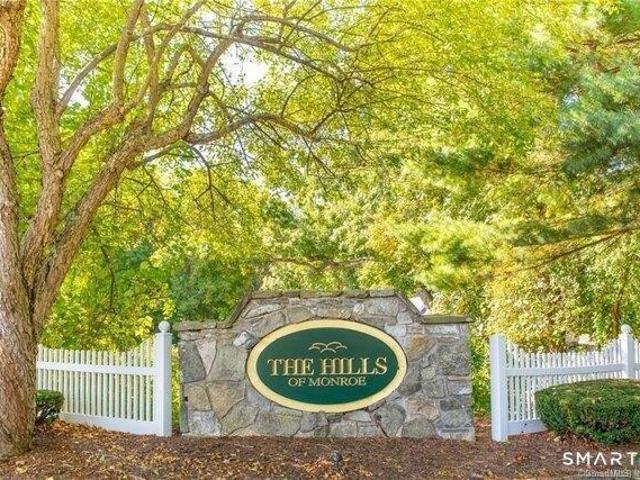 Condo for sale in Monroe, Connecticut