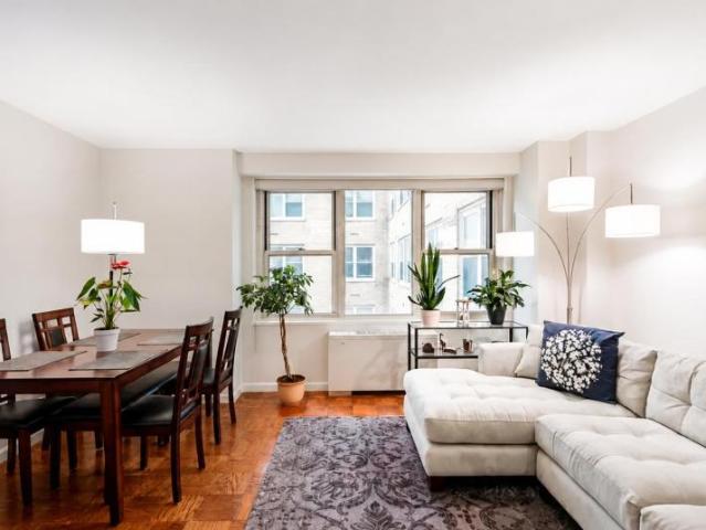 Apartment for sale in Manhattan Community Board 6, New York