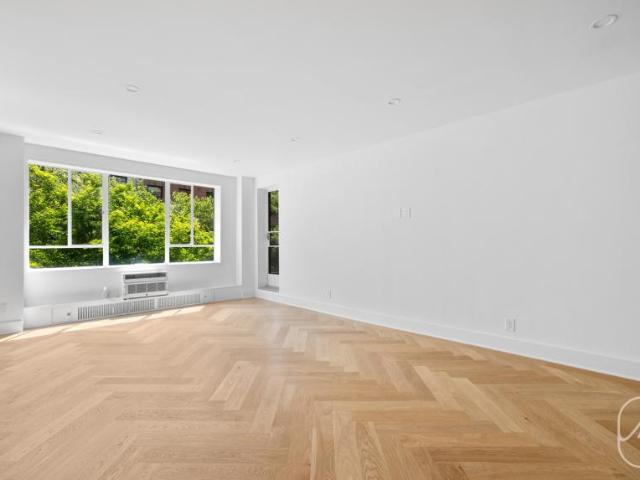Apartment for sale in Arverne, New York