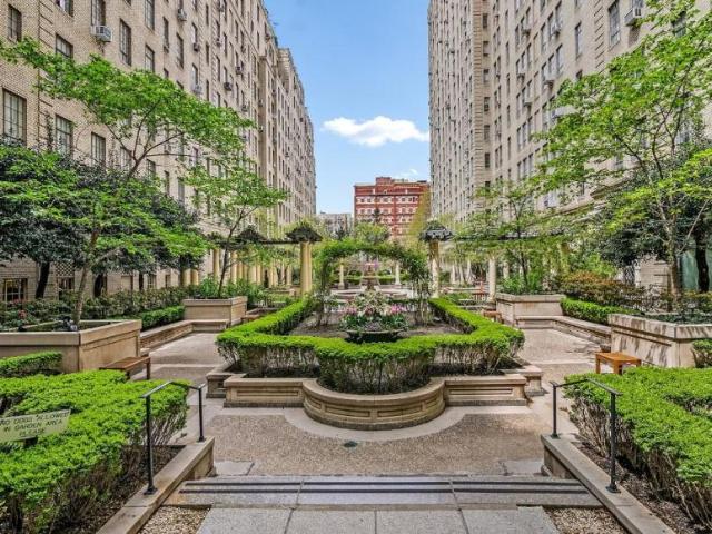 Condo for sale in Arverne, New York