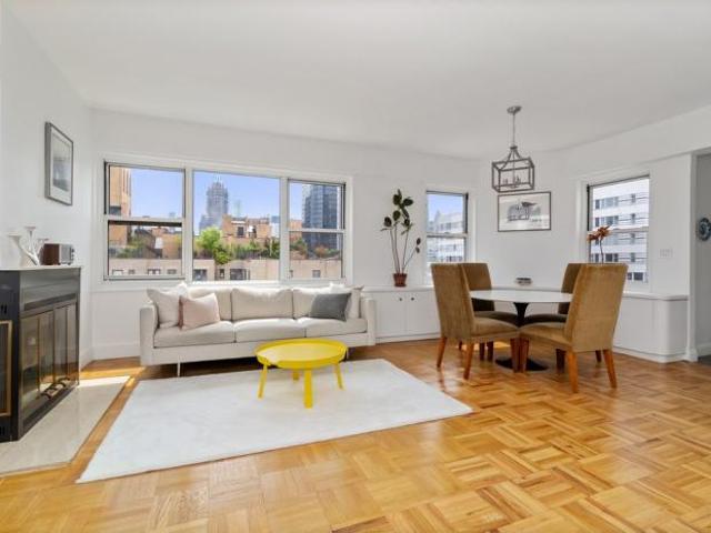 Apartment for sale in Manhattan Community Board 8, New York