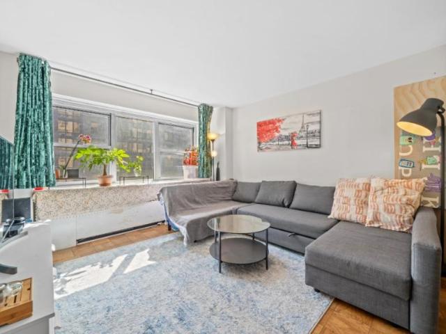 Apartment for sale in Arverne, New York