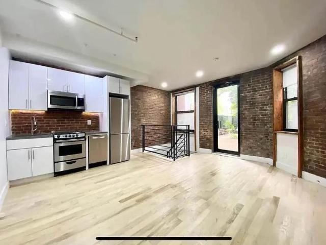 Townhouse for rent in Arverne, New York
