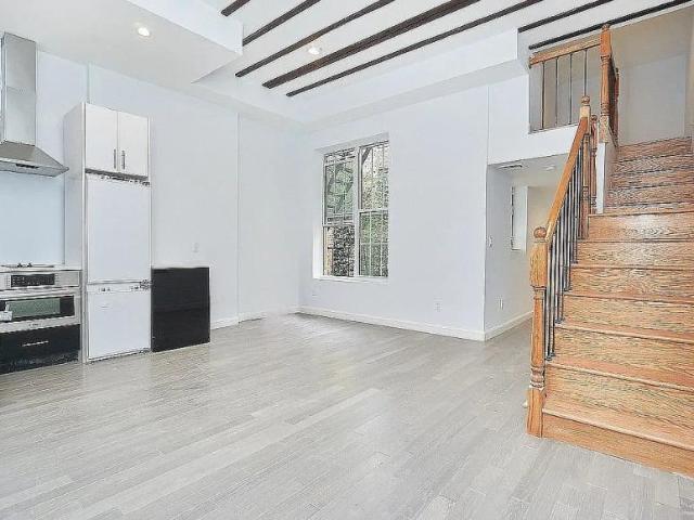 Townhouse for rent in Arverne, New York