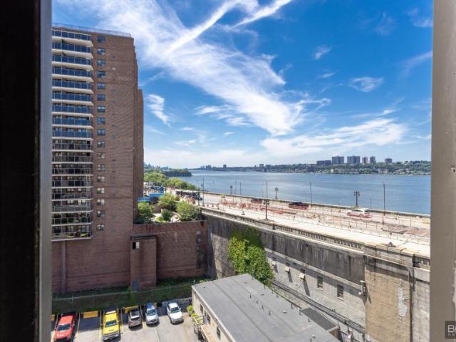 Apartment for sale in Arverne, New York