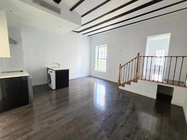 Townhouse for rent in Manhattan Community Board 12, New York