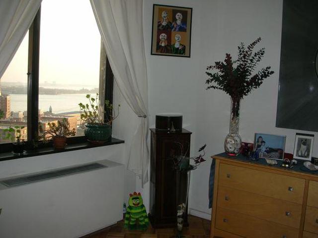 Room for rent in Arverne, New York