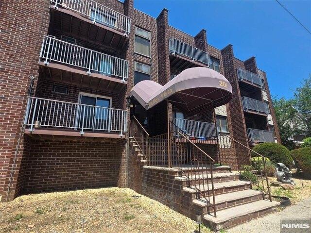Condo for sale in Palisades Park, New Jersey