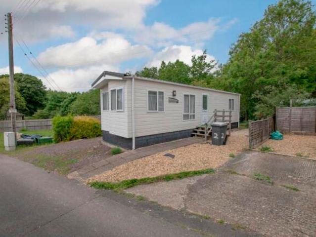 Park Home for rent in Littleton