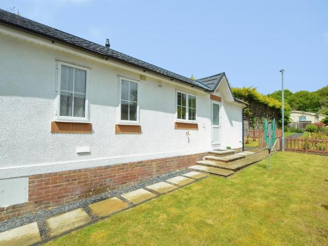 Park Home for sale in Five Acres, Hertfordshire