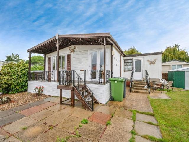 Park Home for sale in Stokesby, Norfolk