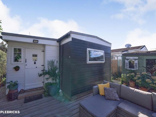 Park Home for sale in Lower Halliford, Surrey