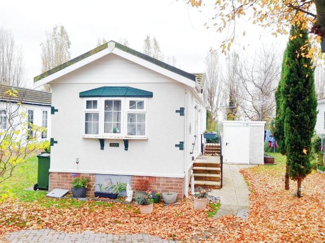 Park Home for sale in Barling, Essex