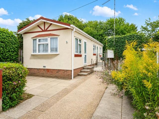 Park Home for sale in St Albans, Five Acres