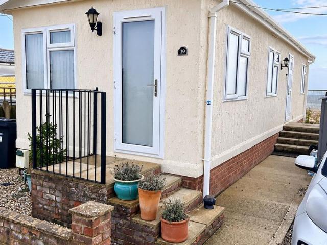 Park Home for sale in Swallowfield, Spencers Wood