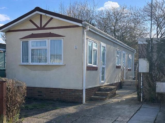 Park Home for sale in St Albans, Five Acres