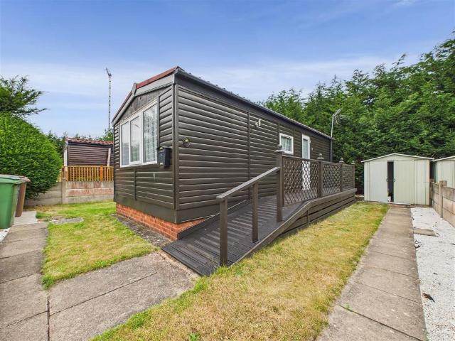 Park Home for sale in Chadsmoor, Staffordshire