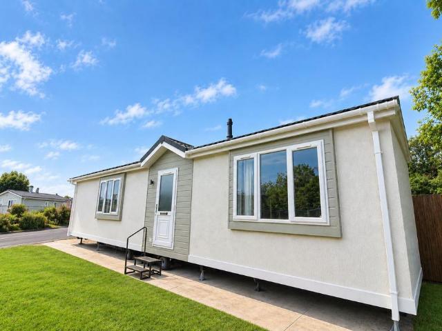 Park Home for sale in King's Walden, Hertfordshire