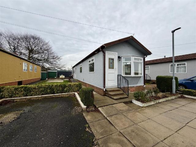 Park Home for sale in Garforth, West Yorkshire