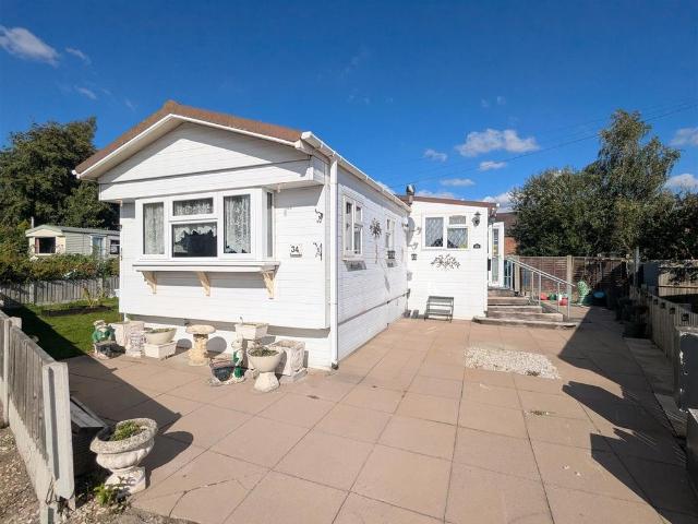 Park Home for sale in Nuneaton, Nuneaton and Bedworth