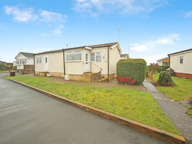 Park Home for sale in Alderminster, Warwickshire