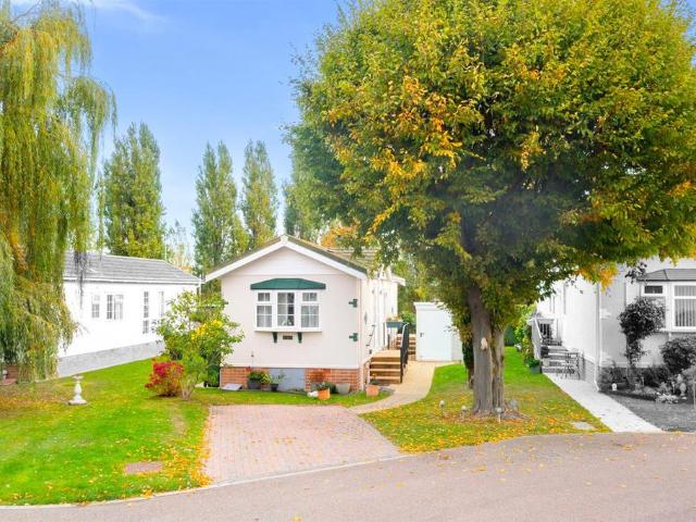 Park Home for sale in Barling, Essex