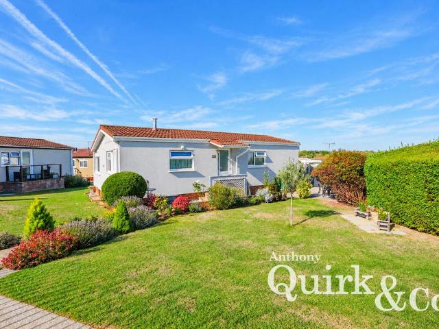 Park Home for sale in Crouch Park, Rochford