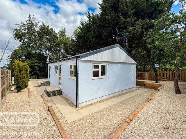 Park Home for sale in Bradenstoke, Wiltshire