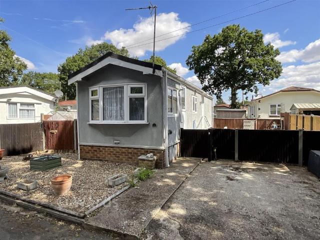 Park Home for sale in The Butts, Kent