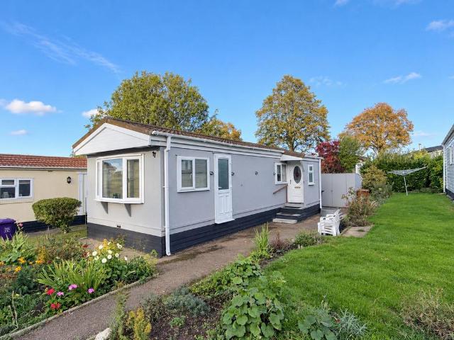 Park Home for sale in Baldock, North Hertfordshire