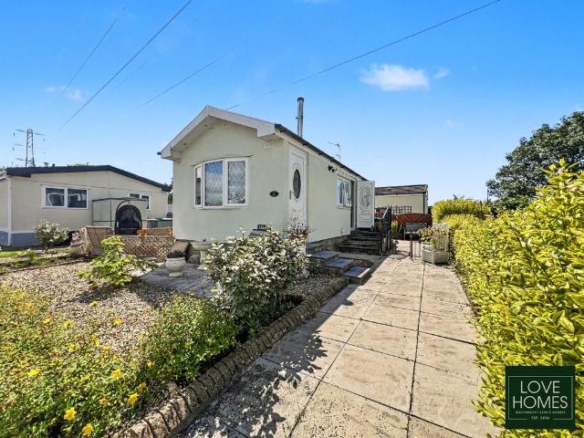 Park Home for sale in Peel Hill, Lancashire